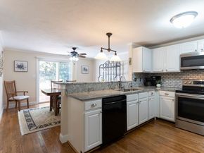 11 Coldspring Dr B, Sutton MA 01590