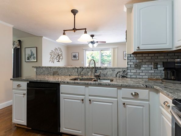 11 Coldspring Dr B, Sutton MA 01590