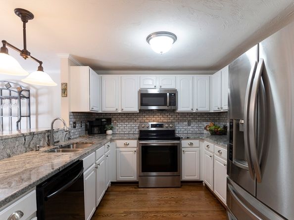 11 Coldspring Dr B, Sutton MA 01590