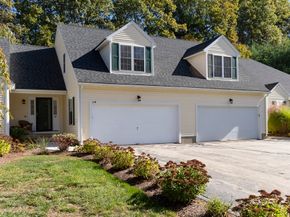 11 Coldspring Dr B, Sutton MA 01590