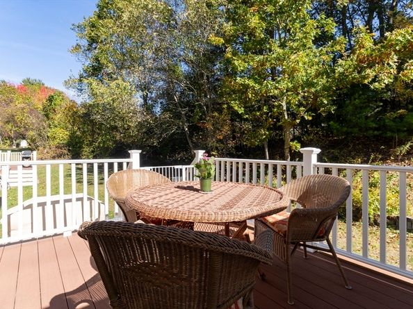 11 Coldspring Dr B, Sutton MA 01590