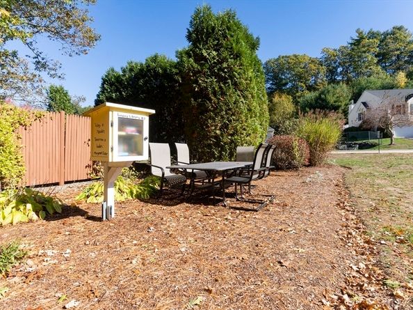 11 Coldspring Dr B, Sutton MA 01590