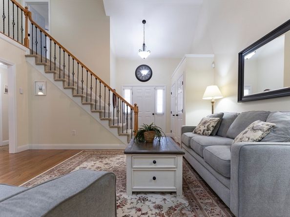 11 Coldspring Dr B, Sutton MA 01590