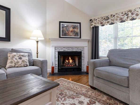 11 Coldspring Dr B, Sutton MA 01590