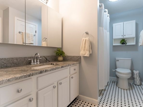 11 Coldspring Dr B, Sutton MA 01590