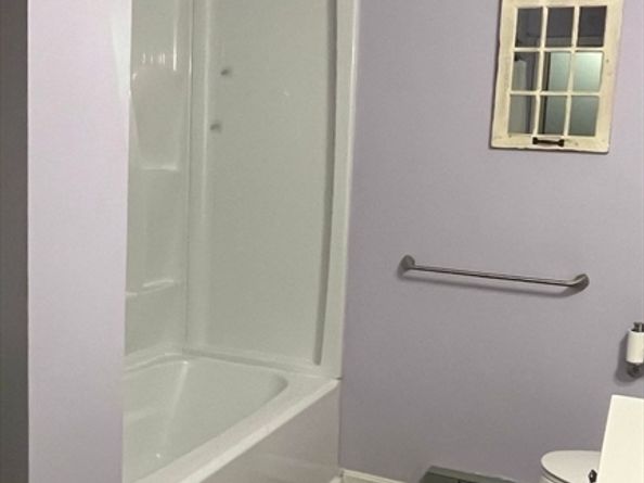 5 Hinman St 4, Sturbridge MA 01518