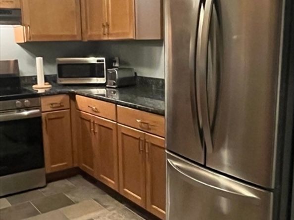 5 Hinman St 4, Sturbridge MA 01518