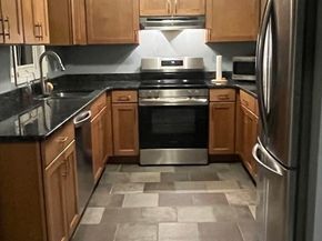 5 Hinman St 4, Sturbridge MA 01518