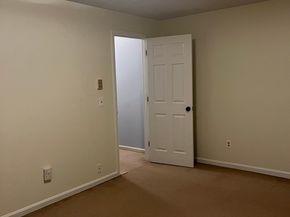 5 Hinman St 4, Sturbridge MA 01518