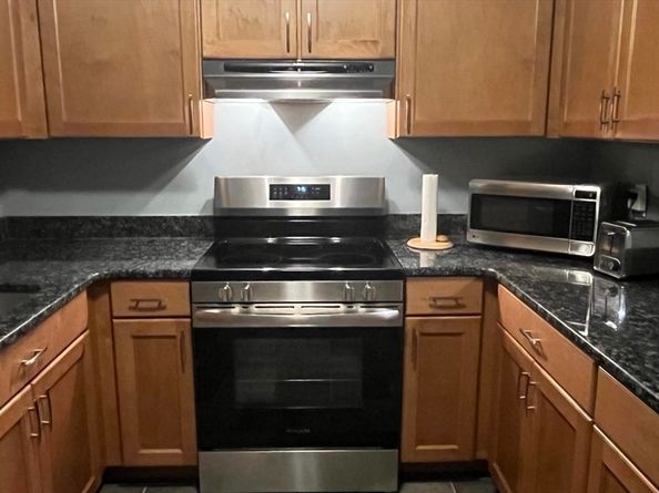 5 Hinman St 4, Sturbridge MA 01518