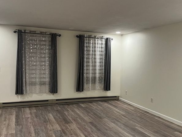 5 Hinman St 4, Sturbridge MA 01518