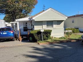 286 Newbury 52, Peabody MA 01960