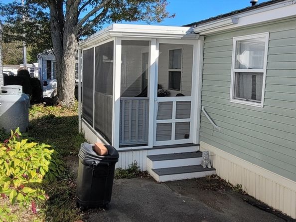 286 Newbury 52, Peabody MA 01960