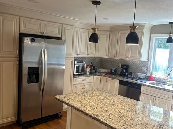 24 Seneca Dr, Hudson MA 01749