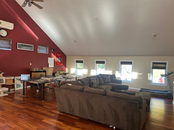 24 Seneca Dr, Hudson MA 01749