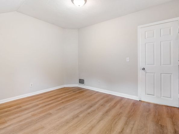14-24 C St 24, Northbridge MA 01588