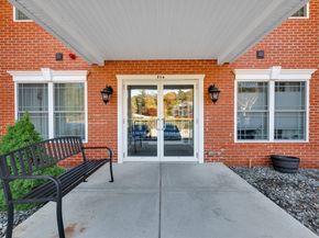 216 Reservoir St 103, Holden MA 01520