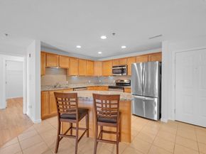 216 Reservoir St 103, Holden MA 01520