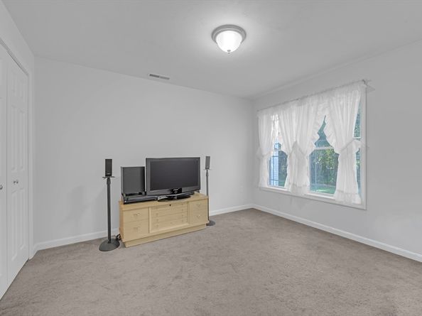 216 Reservoir St 103, Holden MA 01520