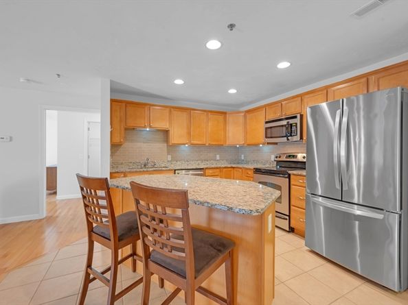 216 Reservoir St 103, Holden MA 01520