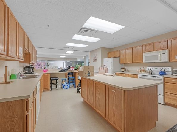 216 Reservoir St 103, Holden MA 01520