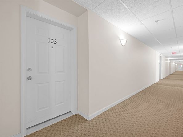 216 Reservoir St 103, Holden MA 01520
