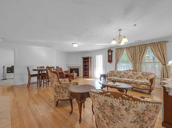 216 Reservoir St 103, Holden MA 01520