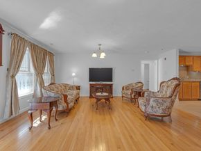 216 Reservoir St 103, Holden MA 01520