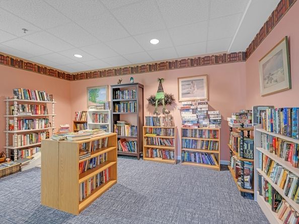 216 Reservoir St 103, Holden MA 01520