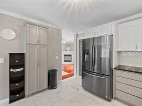 44 Dixfield St, Worcester MA 01606
