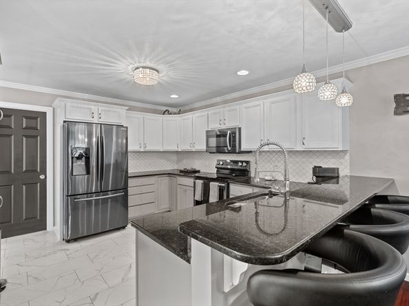 44 Dixfield St, Worcester MA 01606