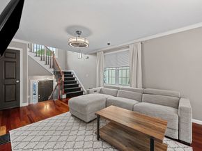 44 Dixfield St, Worcester MA 01606