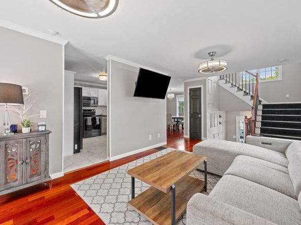 44 Dixfield St, Worcester MA 01606