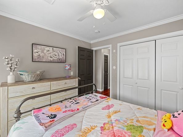 44 Dixfield St, Worcester MA 01606