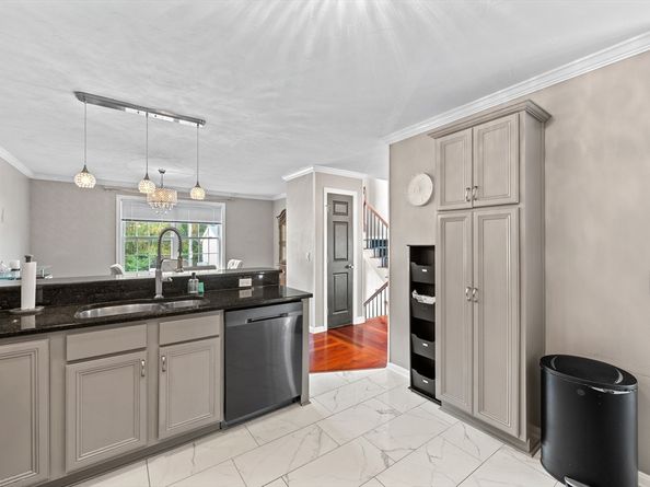 44 Dixfield St, Worcester MA 01606