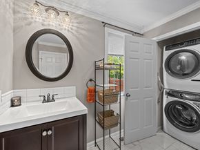 44 Dixfield St, Worcester MA 01606