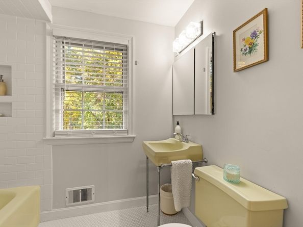 16 Blacksmith Dr, Sudbury MA 01776