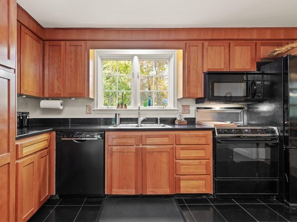 16 Blacksmith Dr, Sudbury MA 01776