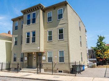 39 W Walnut Park