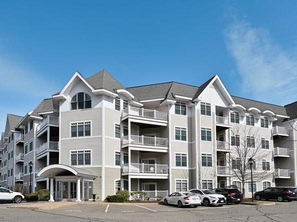 614 Pond St 1415, Braintree MA 02184