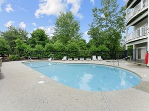 614 Pond St 1415, Braintree MA 02184