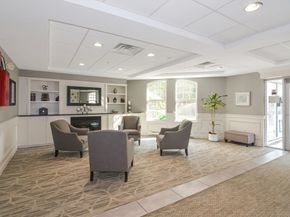 614 Pond St 1415, Braintree MA 02184