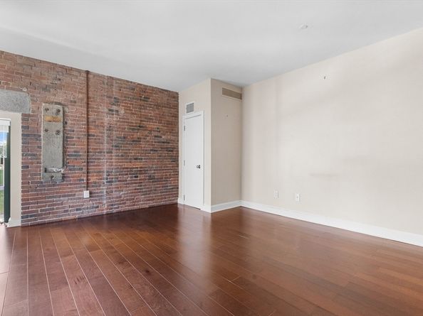 42 8th St 4209, Boston MA 02129