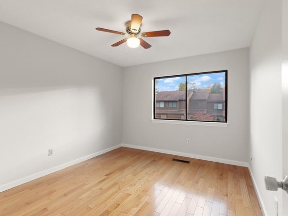21 Hawthorne Circle 21, Peabody MA 01960