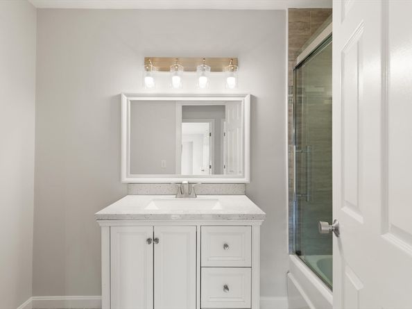 21 Hawthorne Circle 21, Peabody MA 01960