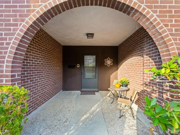 21 Hawthorne Circle 21, Peabody MA 01960
