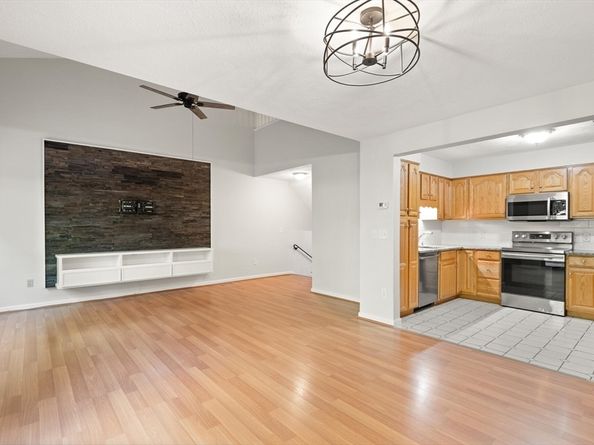 21 Hawthorne Circle 21, Peabody MA 01960