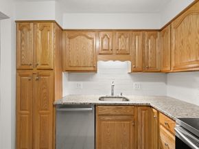 21 Hawthorne Circle 21, Peabody MA 01960