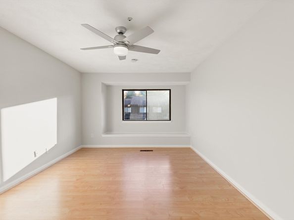 21 Hawthorne Circle 21, Peabody MA 01960
