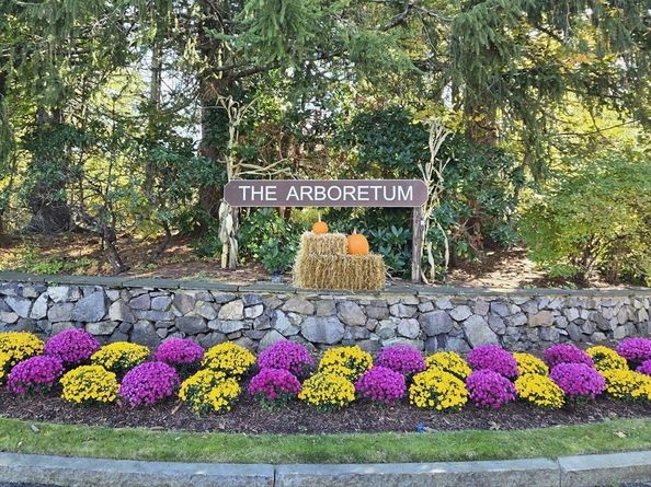 21 Hawthorne Circle 21, Peabody MA 01960